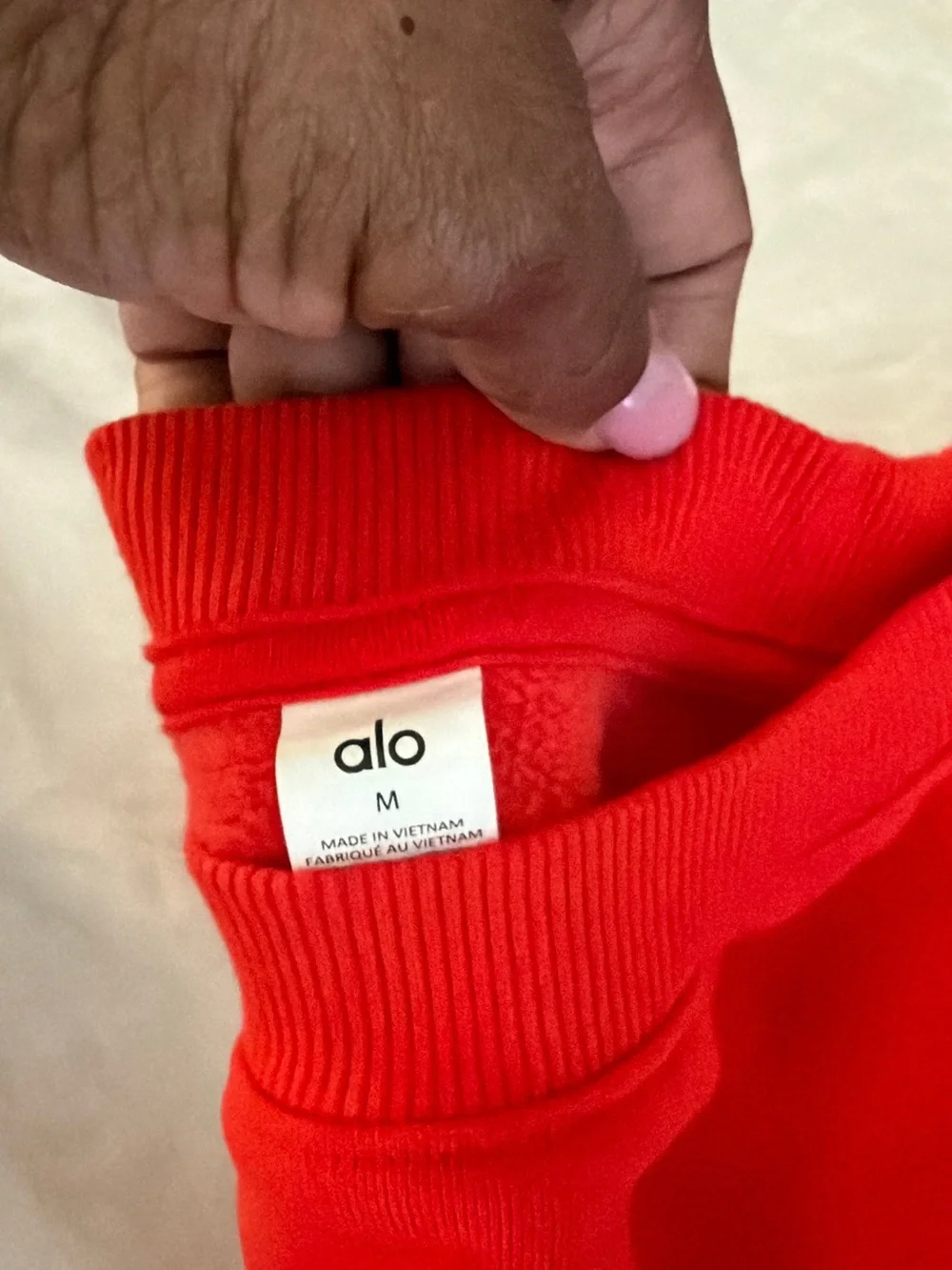 Alo Yoga Cropped Accolade Crewneck - Bright Red SZ M